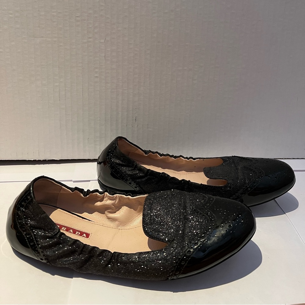 PRADA Comfortable Closed-toe Flat Shoes!